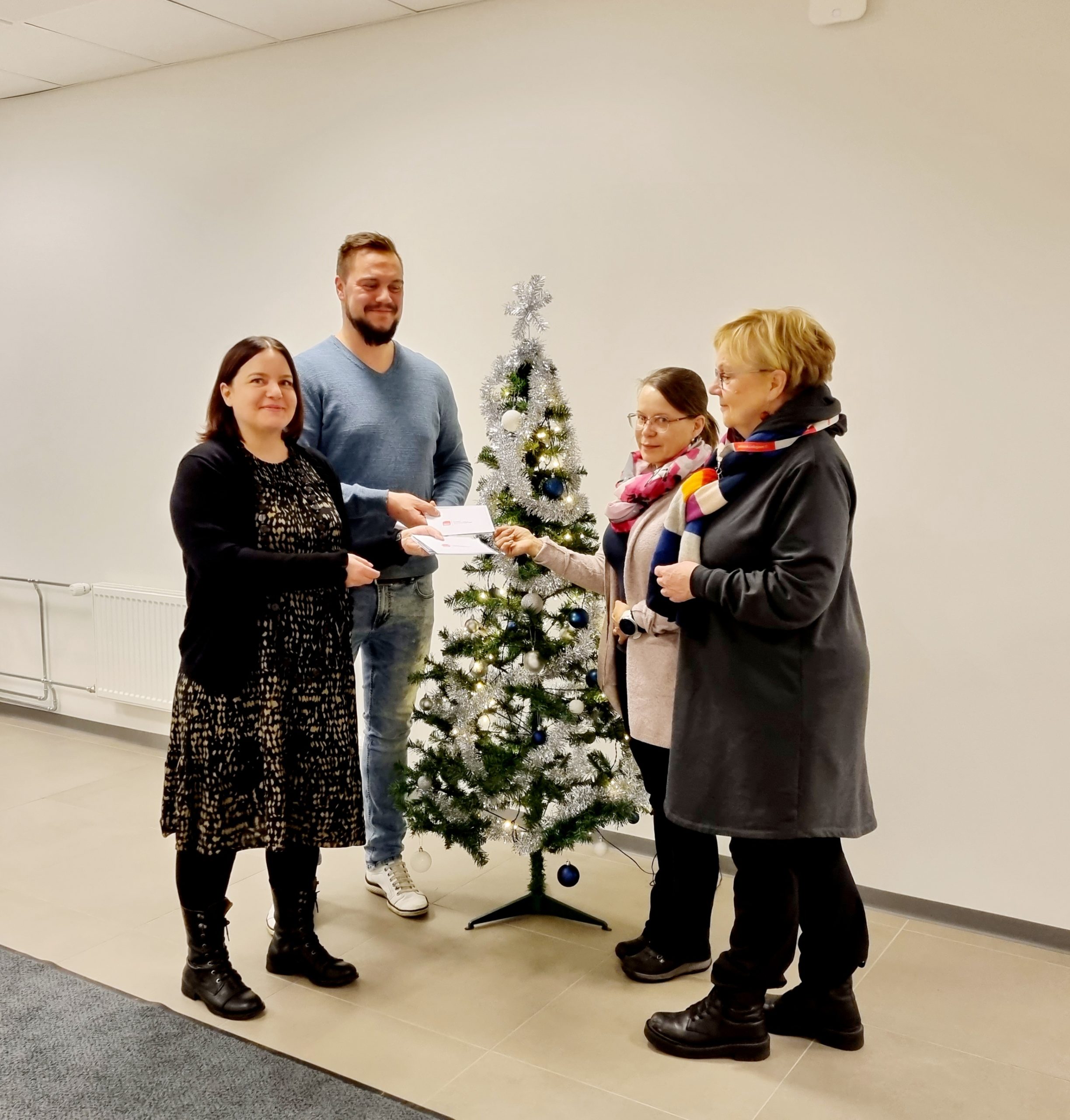 Jouluiloa kempeleläisiin koteihin